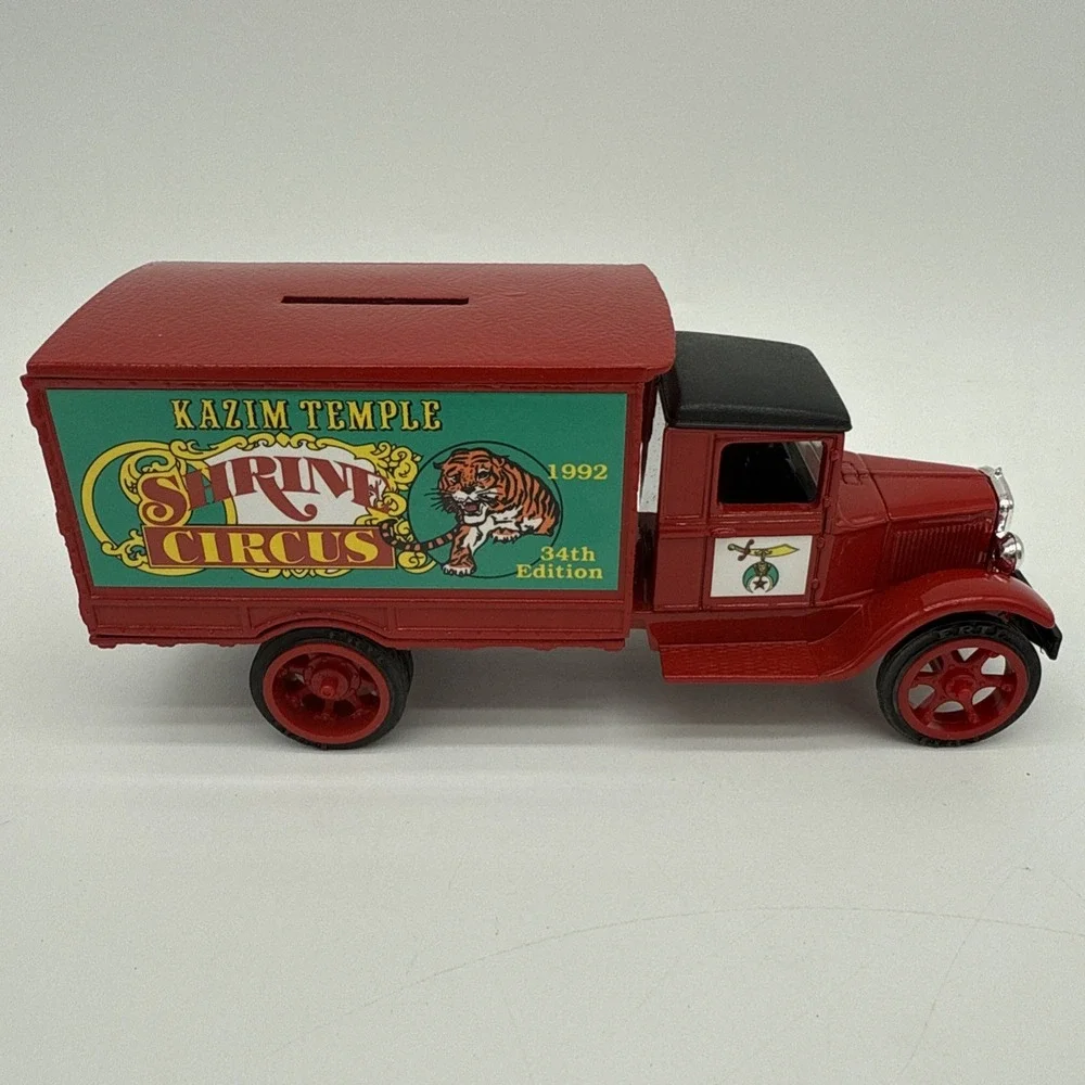 Ertl 1931 Hawkeye Kazim Temple Shrine Circus Truck Bank